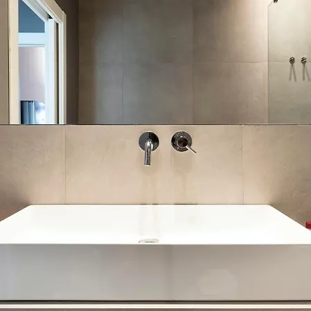 Daire Plum Guide - Due North Milano